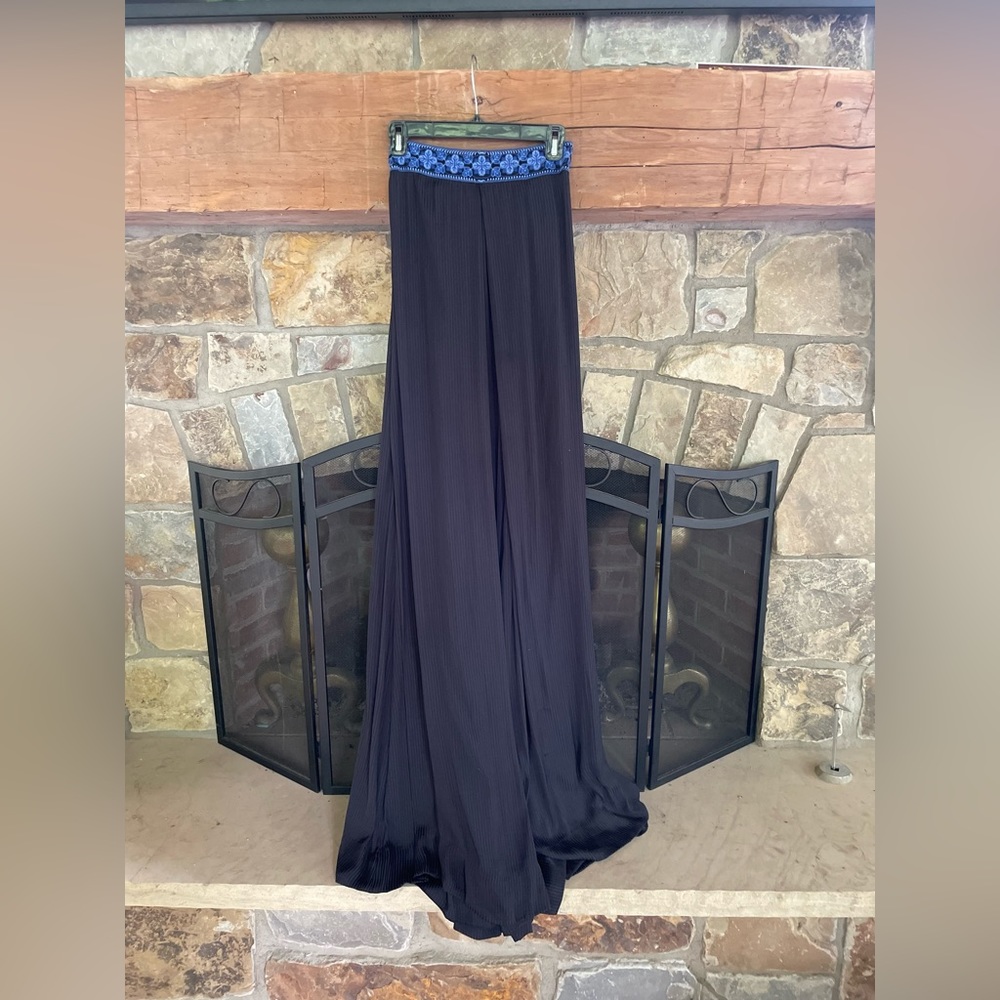 Freepeople jumpsuit ties around back with bell legs